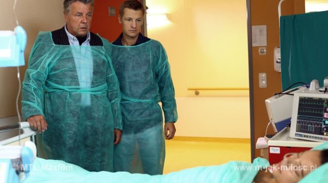 M jak miłość odc. 1031. Paweł Zduński (Rafał Mroczek), Magda (Anna Mucha), Wojtek (Emilian Kamiński)