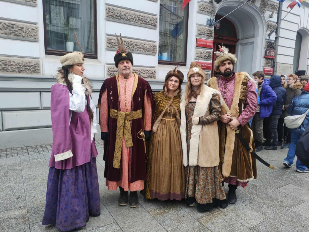 Polonez dla Łodzi. Setki łodzian we wspólnym tańcu [ZDJĘCIA]