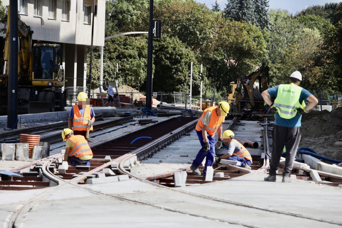 Tramwaje wrócą na Puławską we wrześniu? "Niech ta budowa już się skończy"