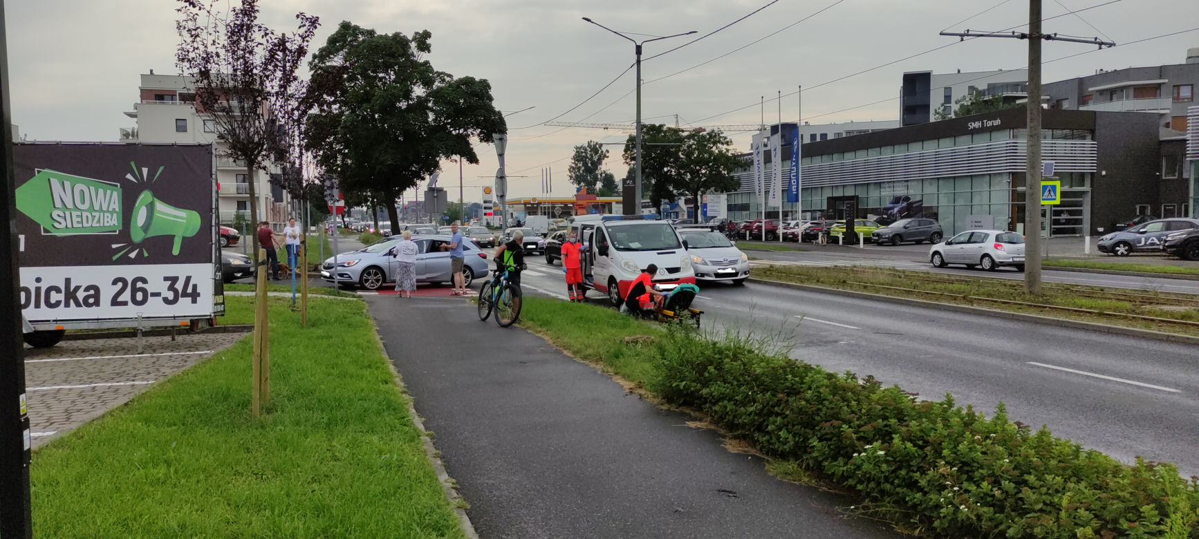 Potrącenie rowerzysty w Toruniu. Cyklista trafił do szpitala