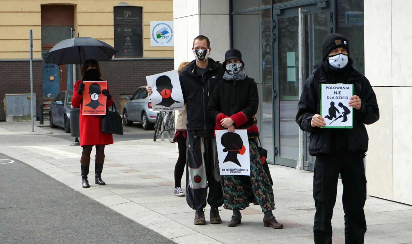 Czarny protest przeciwko całkowitemu  zakazowi aborcji