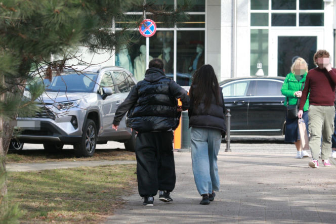 Michał Koterski z dziewczyną na spacerze