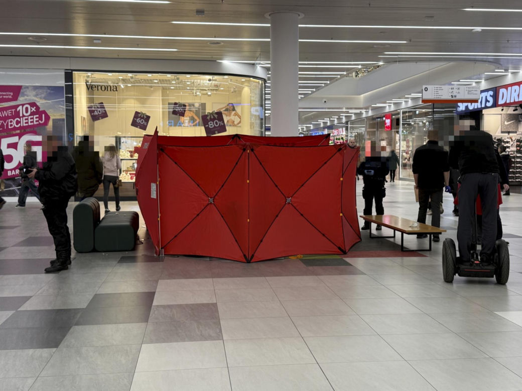 Poszedł na zakupy do Galerii Młociny. „Nagle osunął się na ziemię”. Świadkowie rzucili się na ratunek