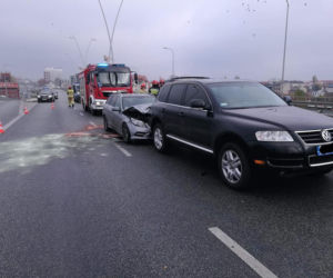 Wypadek z udziałem dwóch osobówek na Trasie Uniwersyteckiej w Bydgoszczy!