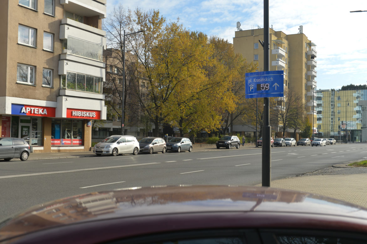 Tablice elektroniczne na placu Krasińskich