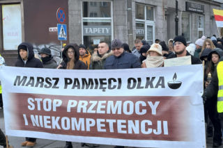 W ciszy i zadumie. W Grudziądzu odbył się marsz pamięci 19-letniego Olka