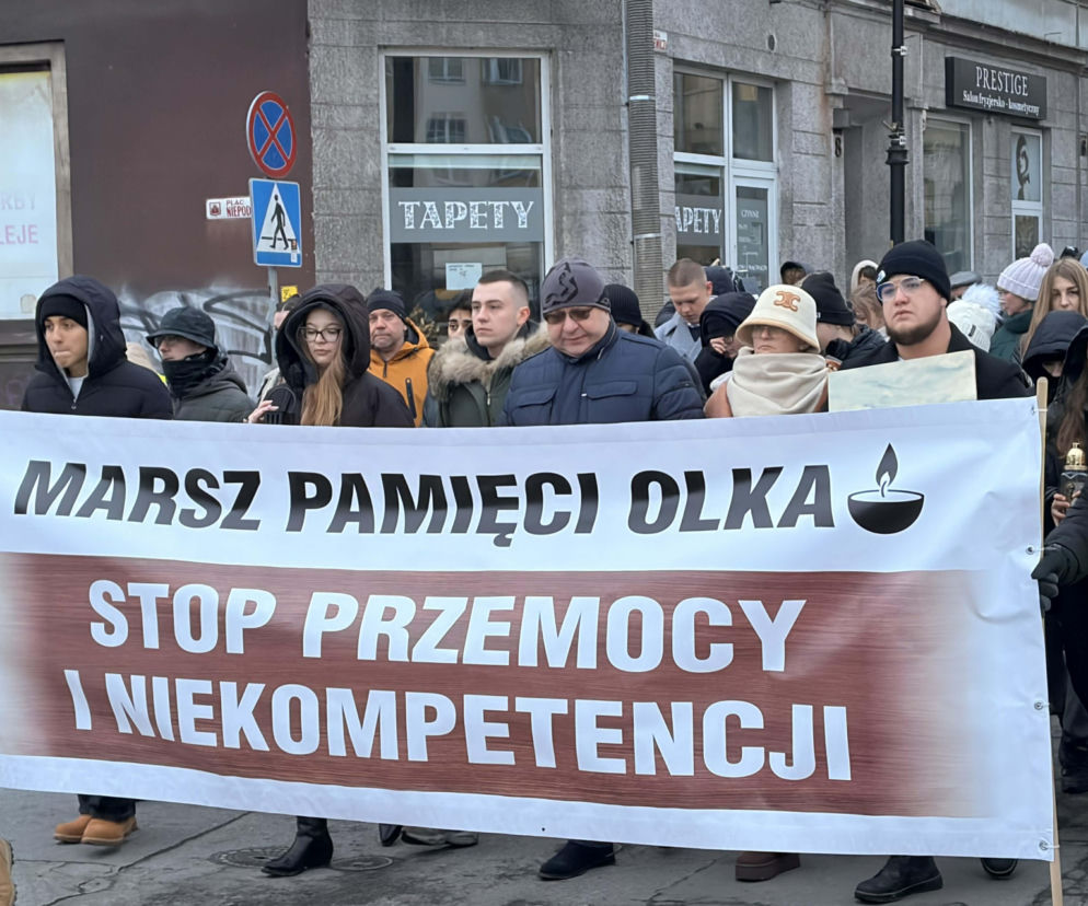 W ciszy i zadumie. W Grudziądzu odbył się marsz pamięci 19-letniego Olka