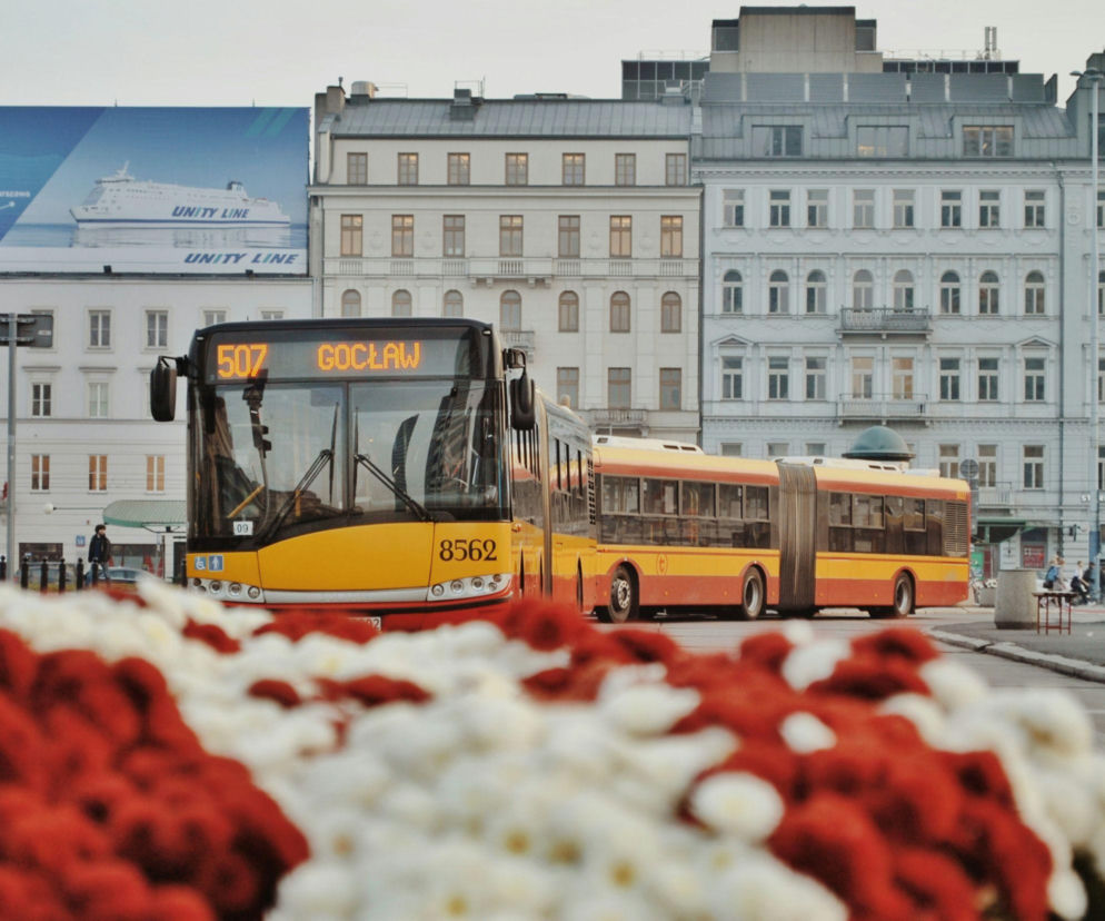 Komunikacja miejska w Wielkanoc 2026. Tak pojadą metro, autobusy i tramwaje w Warszawie