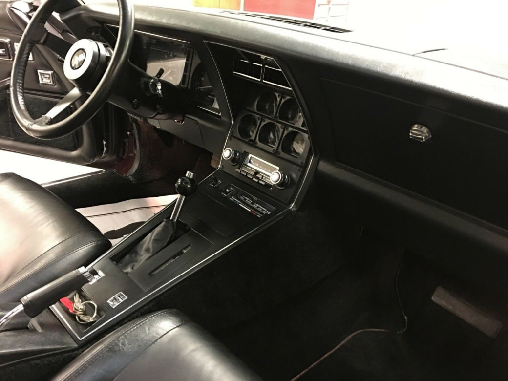 Corvette C3 z przebiegiem 1447 mil 