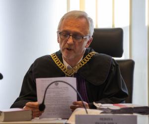 Lubieżny ginekolog płaci nam ochłapy