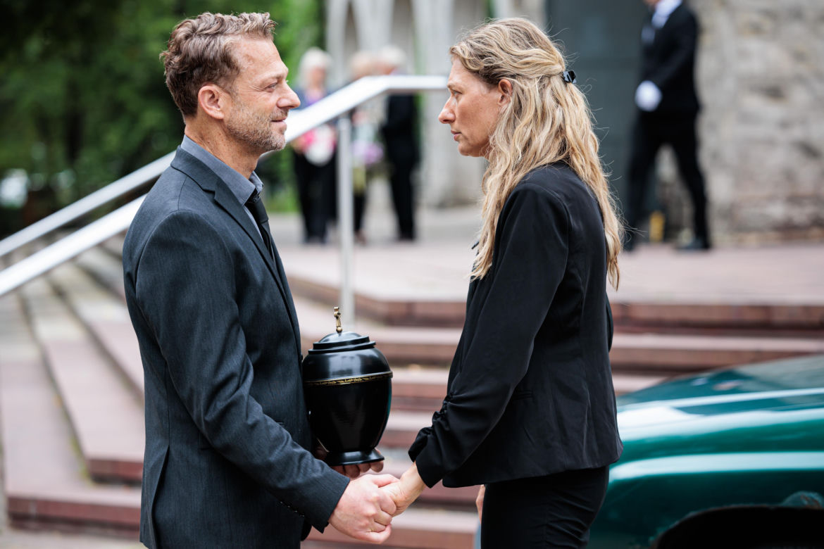 Bartosz Gelner, czyli serialowy Franz z "Zatoki szpiegów", w nowym serialu HBO Max. O czym opowiada "Scheda"?