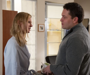 Na Wspólnej odcinek 2260. Michał (Robert Kudelski), Julia (Katarzyna Kołeczek)