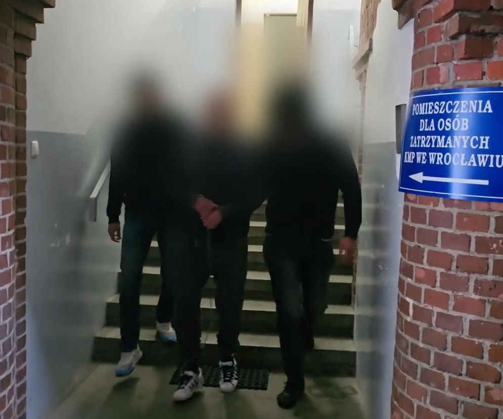 Impreza studentów zamieniła się w koszmar. 47-latek z nożem wtargnął na statek