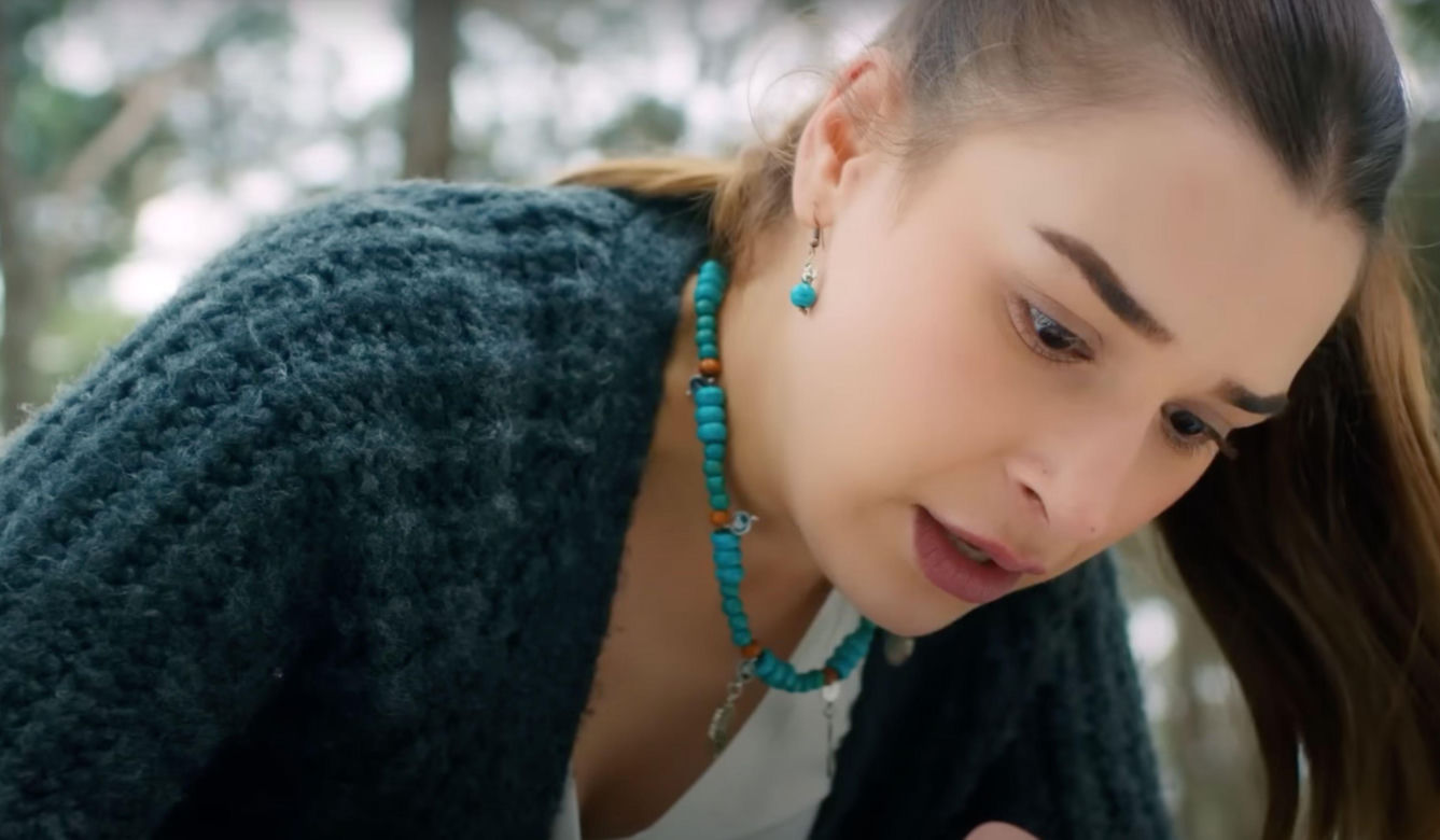 Zeynep będzie przetrzymywana przez porywacza, a Yildiz przyłapie Melis na rozmowie z przestępcą. Ghonul i Bulent zaczną odchodzić od zmysłów, a Ege trafi na trop.