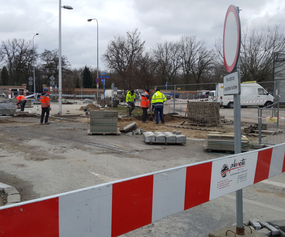 Budowa ronda na skrzyżowaniu Chodeckiej i Matki Teresy z Kalkuty