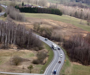 Wielki transport z cudzoziemcami przekroczył granicę. Pojechali w kierunku Litwy [ZDJĘCIA]