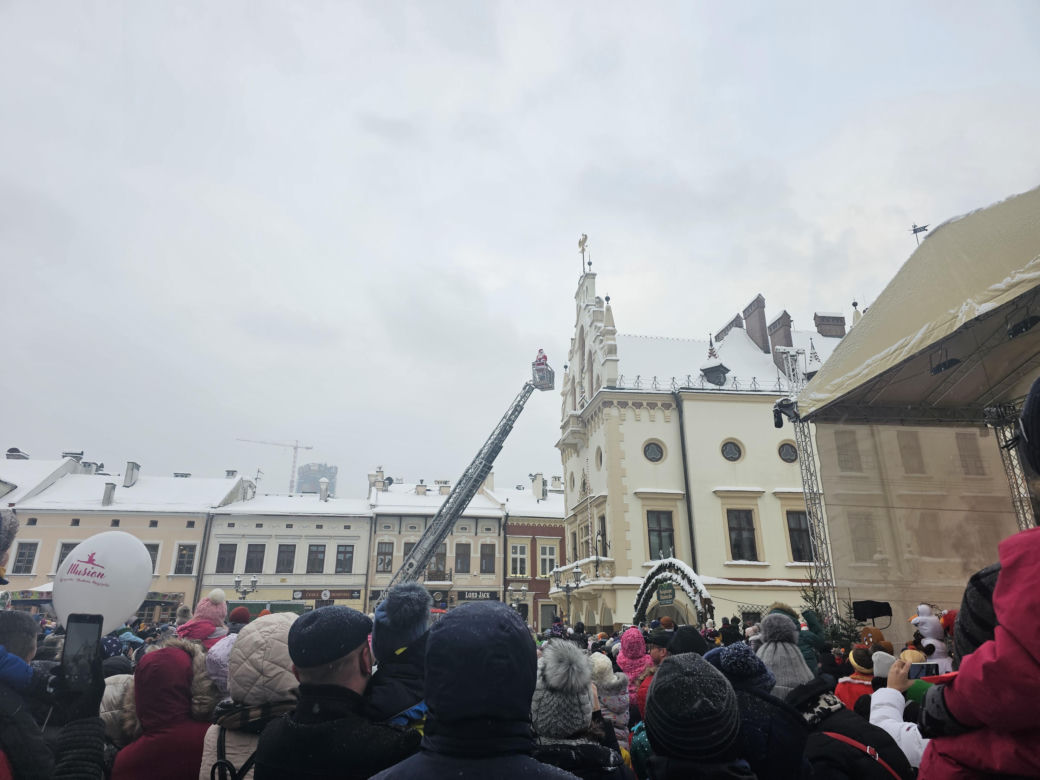 Jarmark Bożonarodzeniowy w Rzeszowie. Parada św. Mikołaj 2023 
