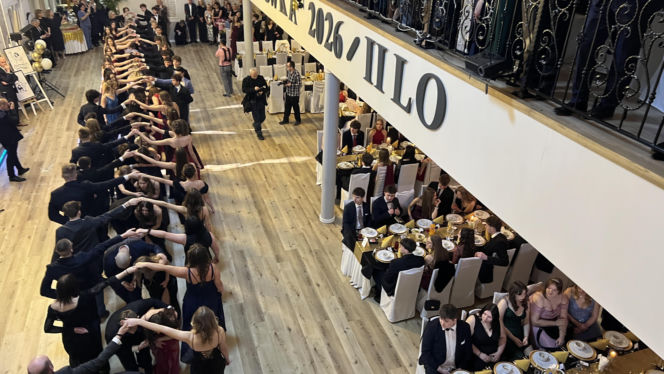 Studniówka pełna blasku i emocji! Tak bawili się maturzyści II LO w Bydgoszczy [ZDJĘCIA]