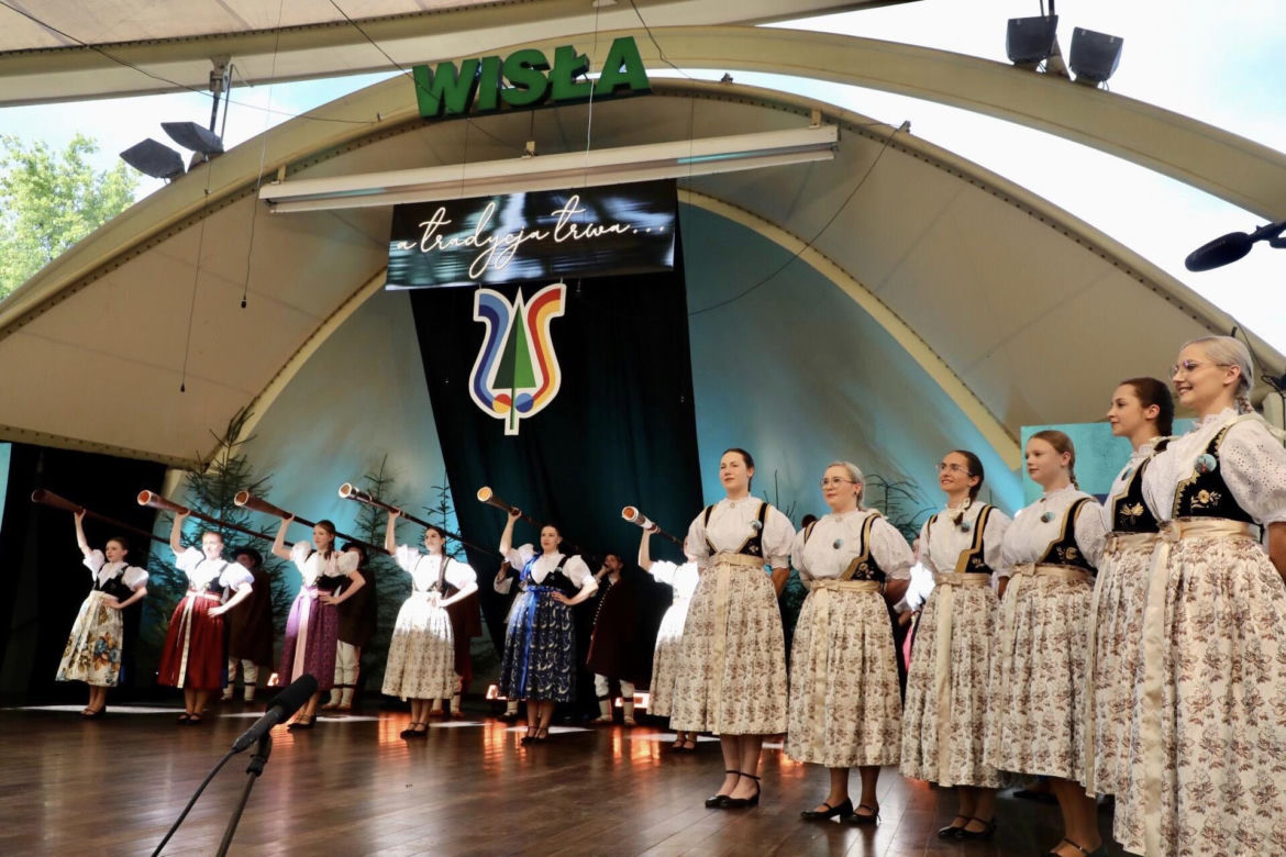 Rozpoczął się 60. jubileuszowy Tydzień Kultury Beskidzkiej. Przyjechało 20 zespołów z całego świata ZDJĘCIA, PROGRAM
