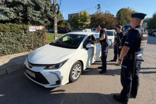 Masowe kontrole w całej Warszawie! Policja przeczesuje dworce i bazary!