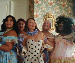 Dove we współpracy z serialem Netflixa i Shondaland “Bridgertonowie” w kampanii „Let Them Talk”