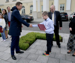 Zosia i Kacper wymyślili karty miejskie. Nowe wzory Karty Ucznia w Warszawie
