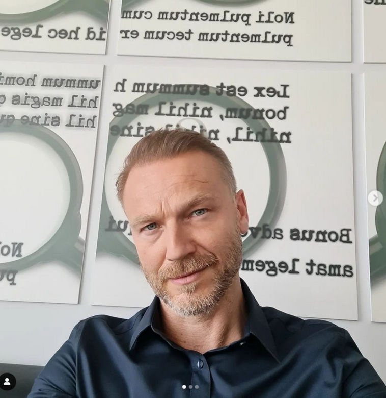 M jak miłość na planie. Andrzej Budzyński (Krystian Wieczorek)
