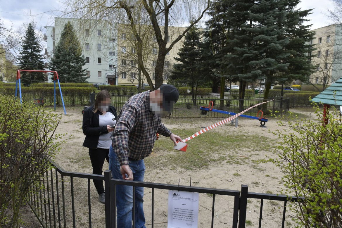 Plac zabaw grozy na Ursynowie. Rodzice drżą o własne dzieci 