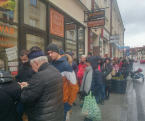 Koniec świata! W rzeszowskich pączkarniach więcej chętnych niż pączków