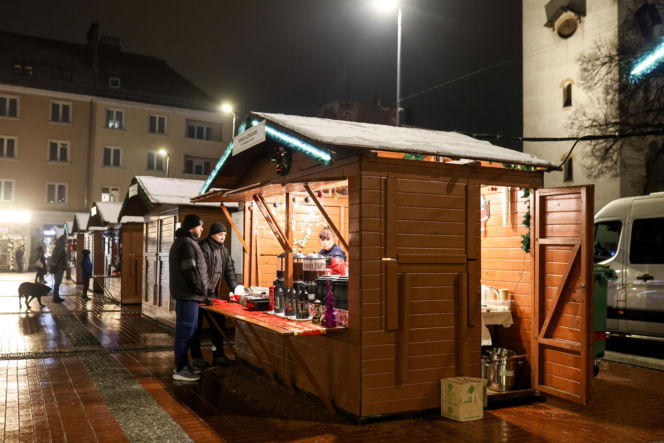 Ruszył świąteczny Jarmark w Bytomiu. Kultowy tramwaj i kaszanka wikinga