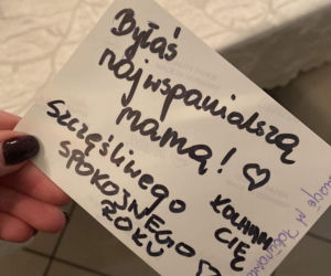 Koronawirus zabrał jej najbliższych. Napisała wzruszający list do matki. Odeszłaś cicho...