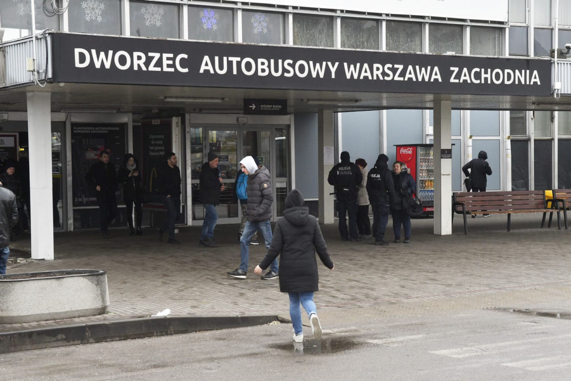 Pasażerowie mokną na Dworcu Zachodnim