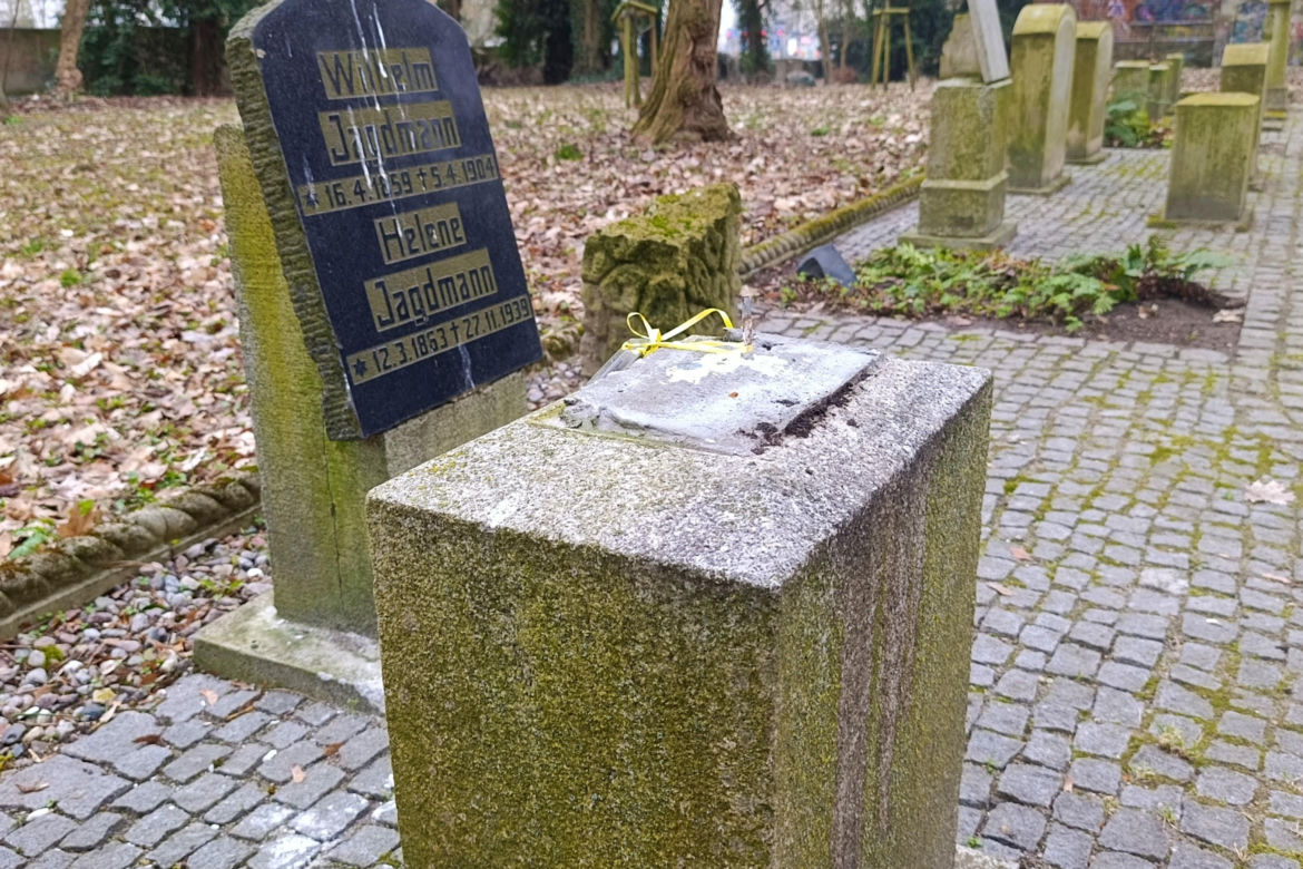 Wandalizm w lapidarium