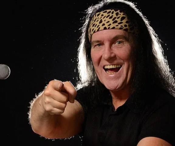 Dave Evans wspomina sceniczny debiut AC/DC. Muzycy wymyślali... utwory 