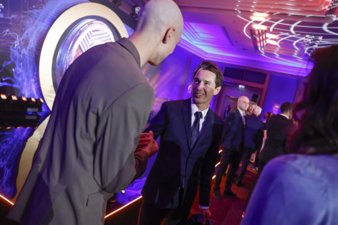 Władimir Semirunnij wsparł zrzutkę u Łatwoganga. Olimpijczyk zgolił włosy i przekazał medal na aukcję