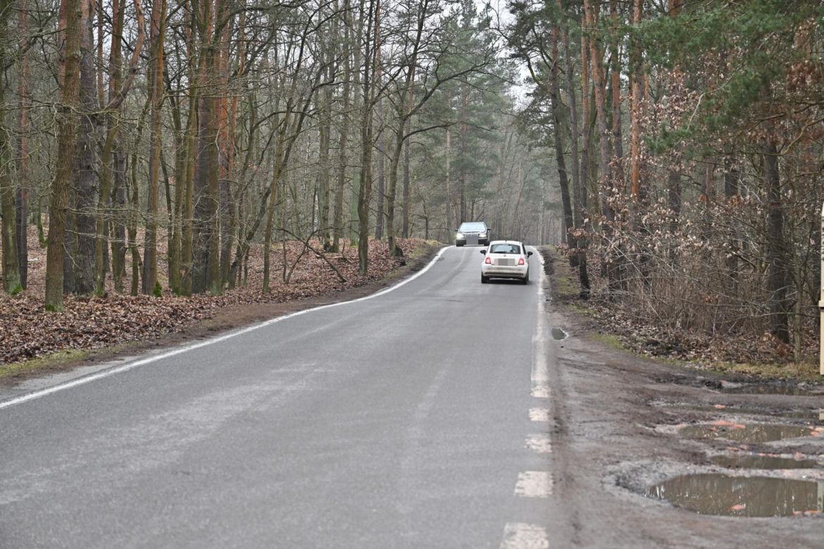 "Chcemy chodnika i autobusu". Mieszkańcy ul. Szamocin na Białołęce apelują do urzędników