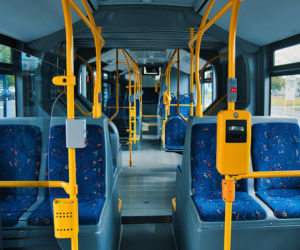 Absurd w Bydgoszczy. Mężczyzna na wózku elektrycznym nie został wpuszczony do autobusu! 
