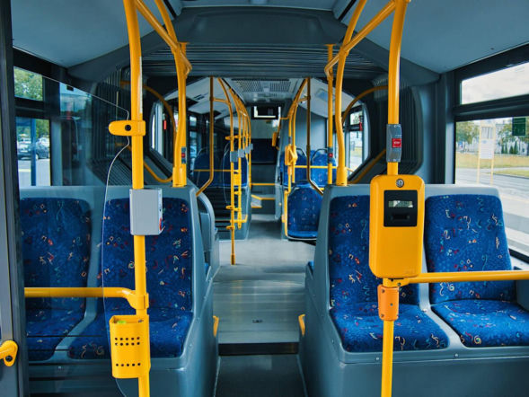 Absurd w Bydgoszczy. Mężczyzna na wózku elektrycznym nie został wpuszczony do autobusu! 