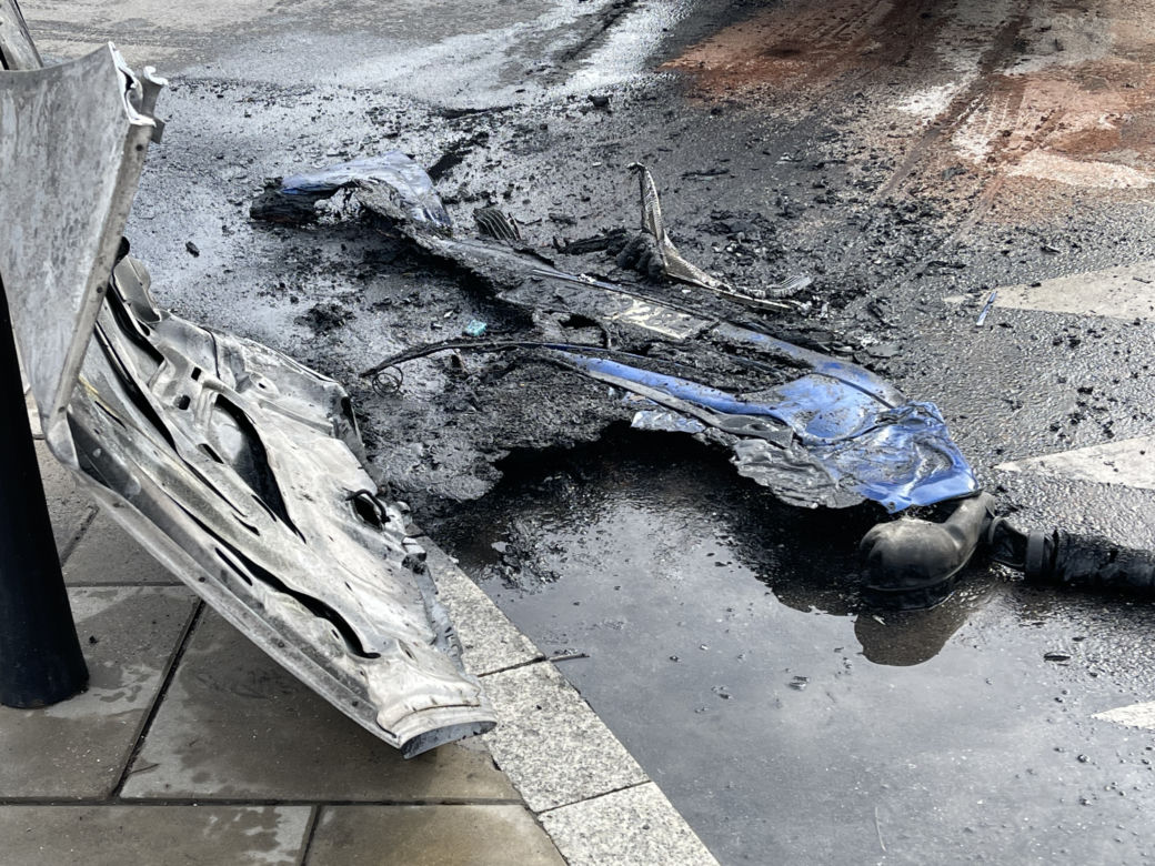 Wypadek samochodowy na Kamionku. Auto stanęło w płomieniach