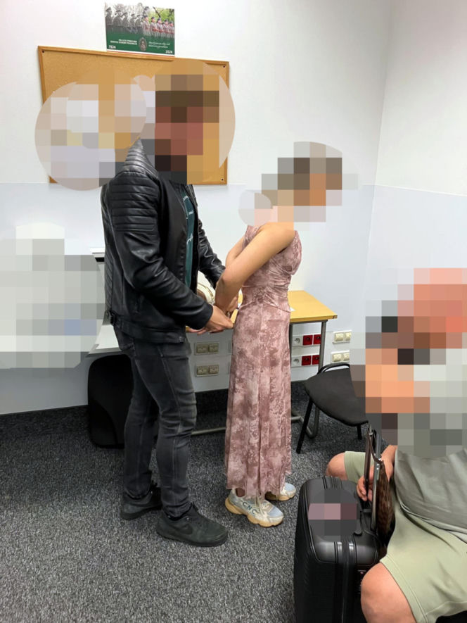 Bezczelna złodziejka chciała dać nogę do Dubaju. Zakuli ją w kajdanki na lotnisku