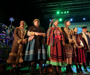 Starachowice tętnią tradycją! Trwa pierwszy Festiwal Kół Gospodyń i Gospodarzy Wiejskich „Lokalne pasje”