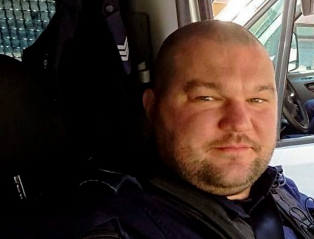  Policjant uratował człowieka tuż przed eksplozją