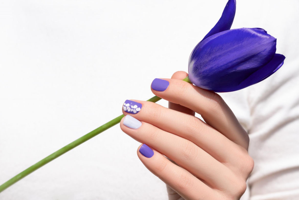 Fioletowy manicure