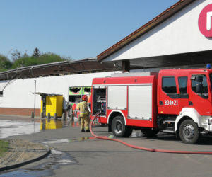 Pożar marketu na ul. Nakielskiej w Bydgoszczy! Straż nie wyklucza podpalenia [ZDJĘCIA]