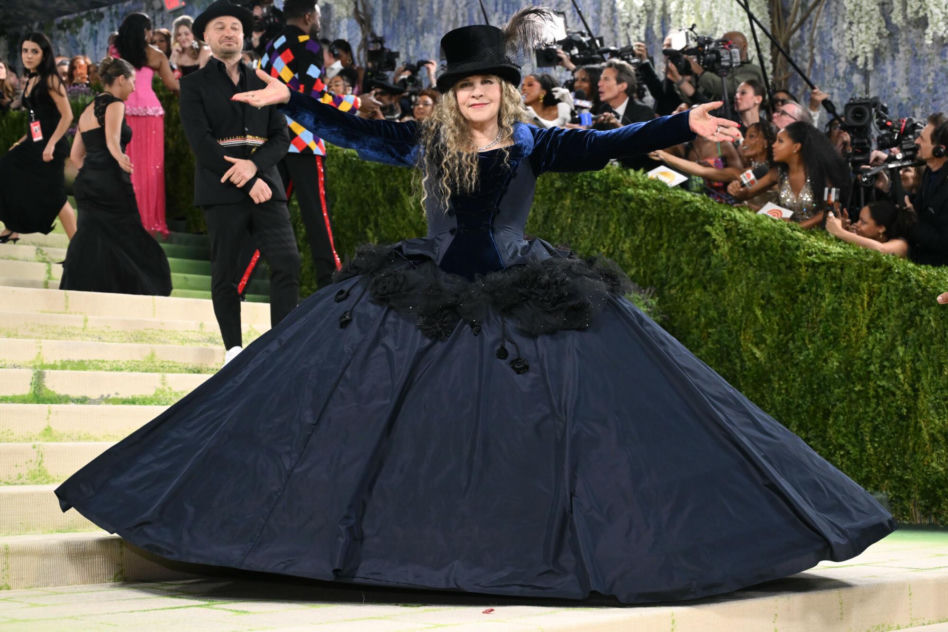 Stevie Nicks pierwszy raz w historii na Met Gali! Artystka pojawiła się w stroju z... sieciówki!