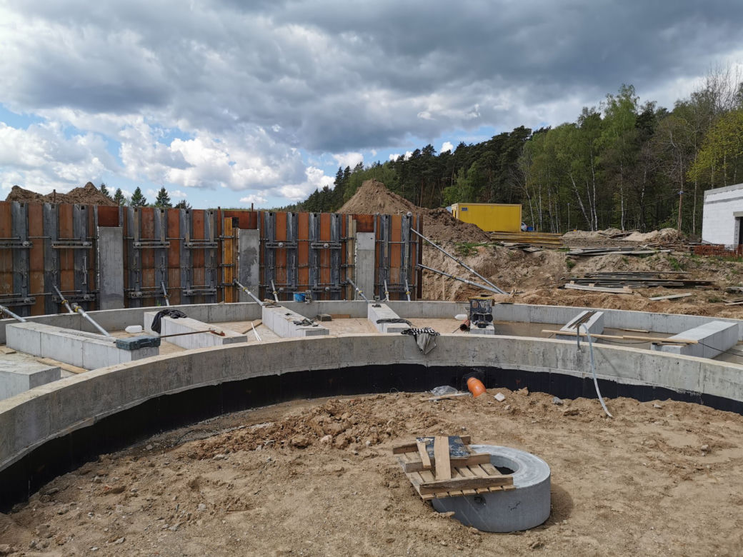 Nowe uzdrowisko na Warmii i Mazurach. Prace przy tężni idą pełną parą