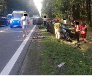 Czołowe zderzenie na trasie Białystok-Augustów. Kilka osób rannych 