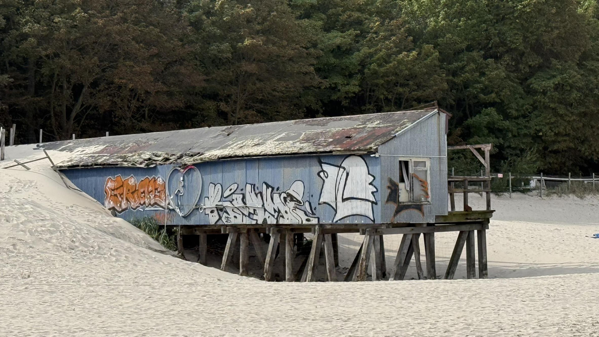 Ruina na plaży czyli zabytkowe kąpielisko Morskie Oko w Kołobrzegu