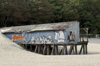 Ruina na plaży czyli zabytkowe kąpielisko Morskie Oko w Kołobrzegu