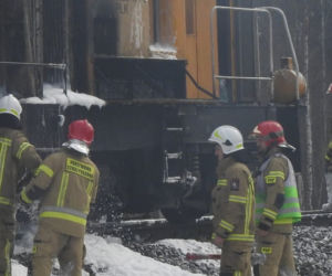 Ogromne kłęby dymu i płomienie na torach. Pożar pociągu pod Mińskiem Mazowieckim